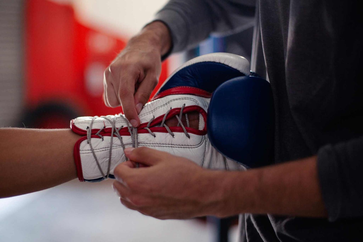 Comparatif gants de boxe Velcro et lacets pour choisir le meilleur modèle