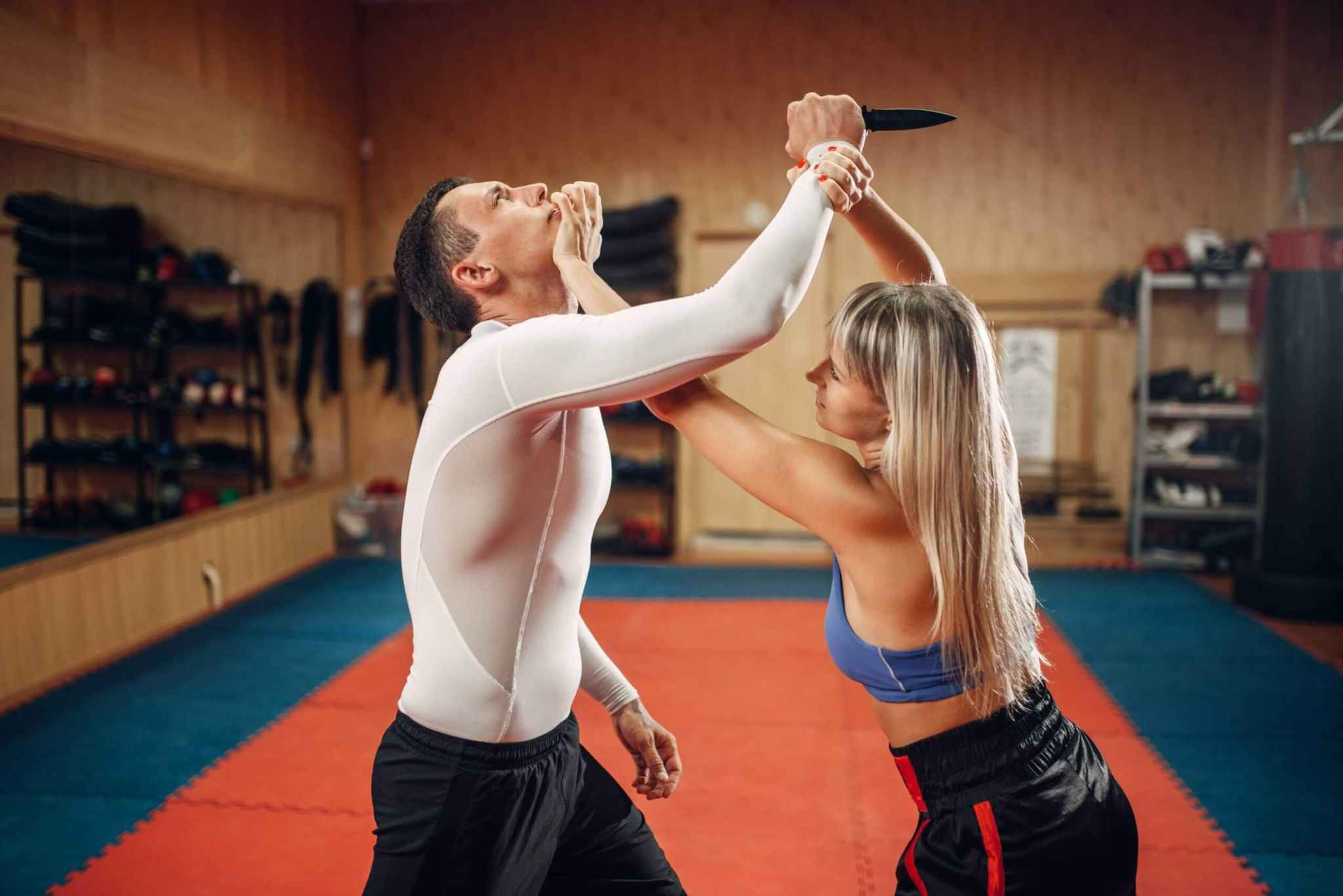 Self-défense moderne : techniques de protection et combat rapproché