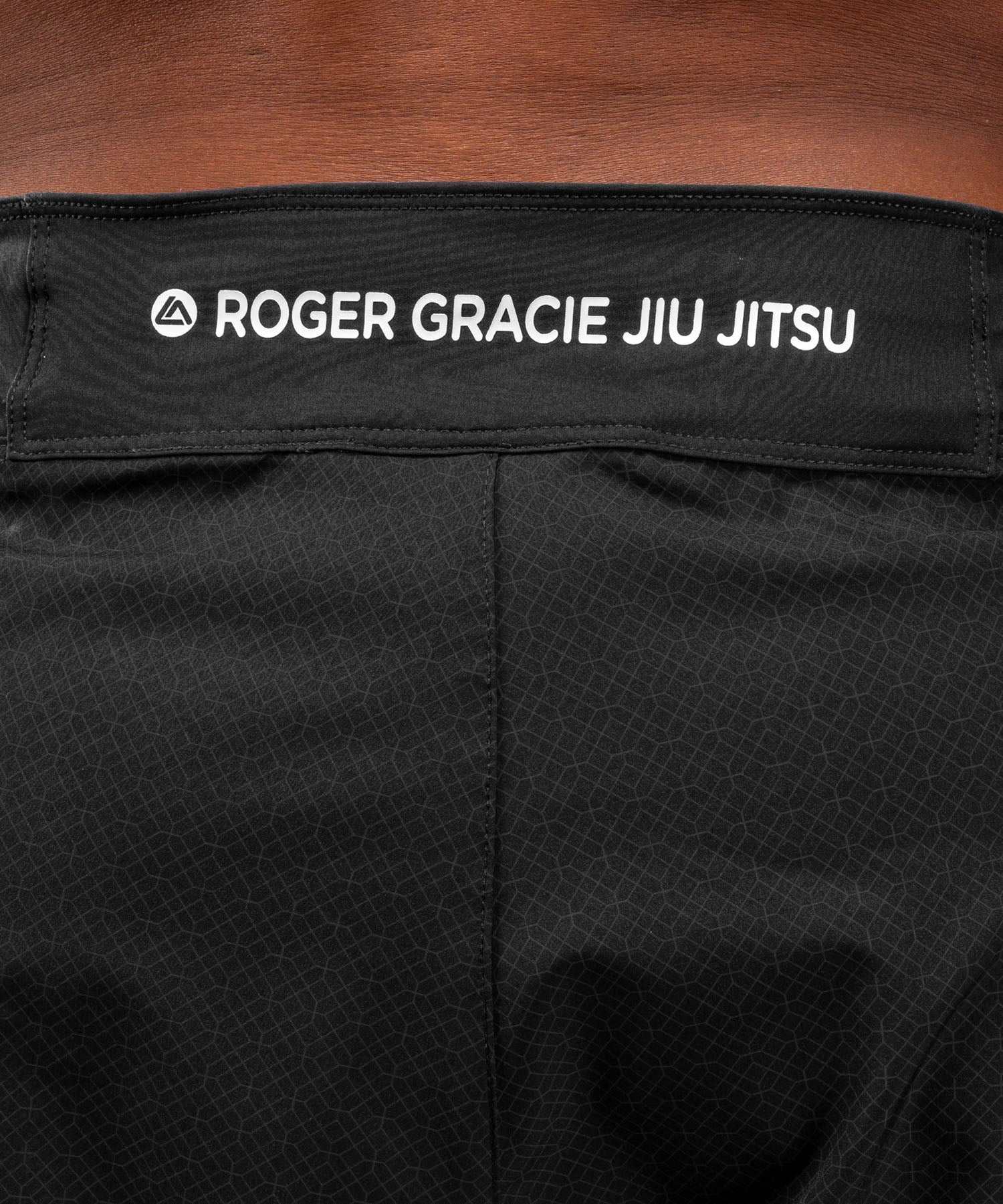 Fightshort Venum x Roger Gracie Academy noir, léger et résistant pour MMA et jiu-jitsu.