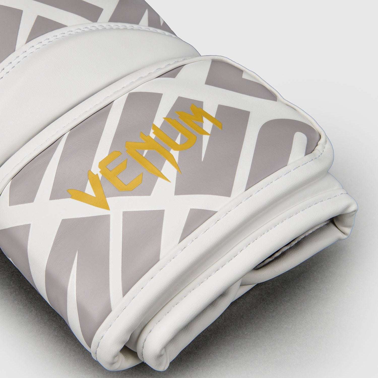Gants de boxe Venum Contender 1.5 XT 3D blanc et or avec protection mousse multi-densité et fermeture velcro
