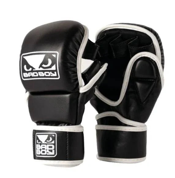Gants de MMA Sparring Bad Boy noir et blanc offrant protection et confort pour entraînements intenses