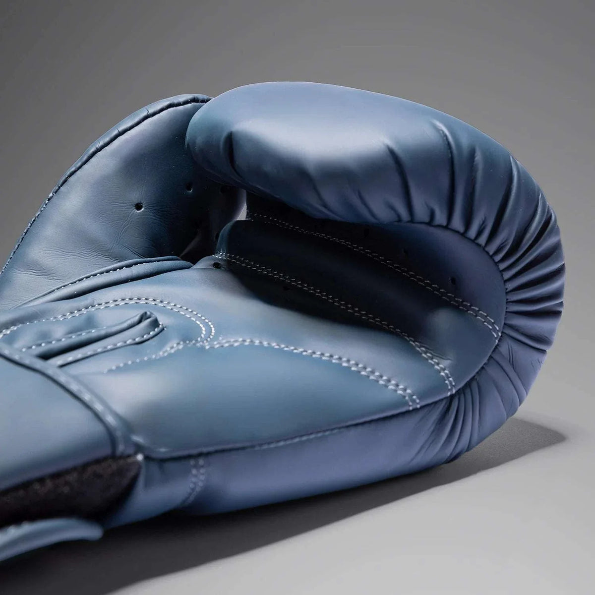 Gants de boxe VENUM Contender 1.5 bleu nuit et argent pour débutants, confort et protection optimale