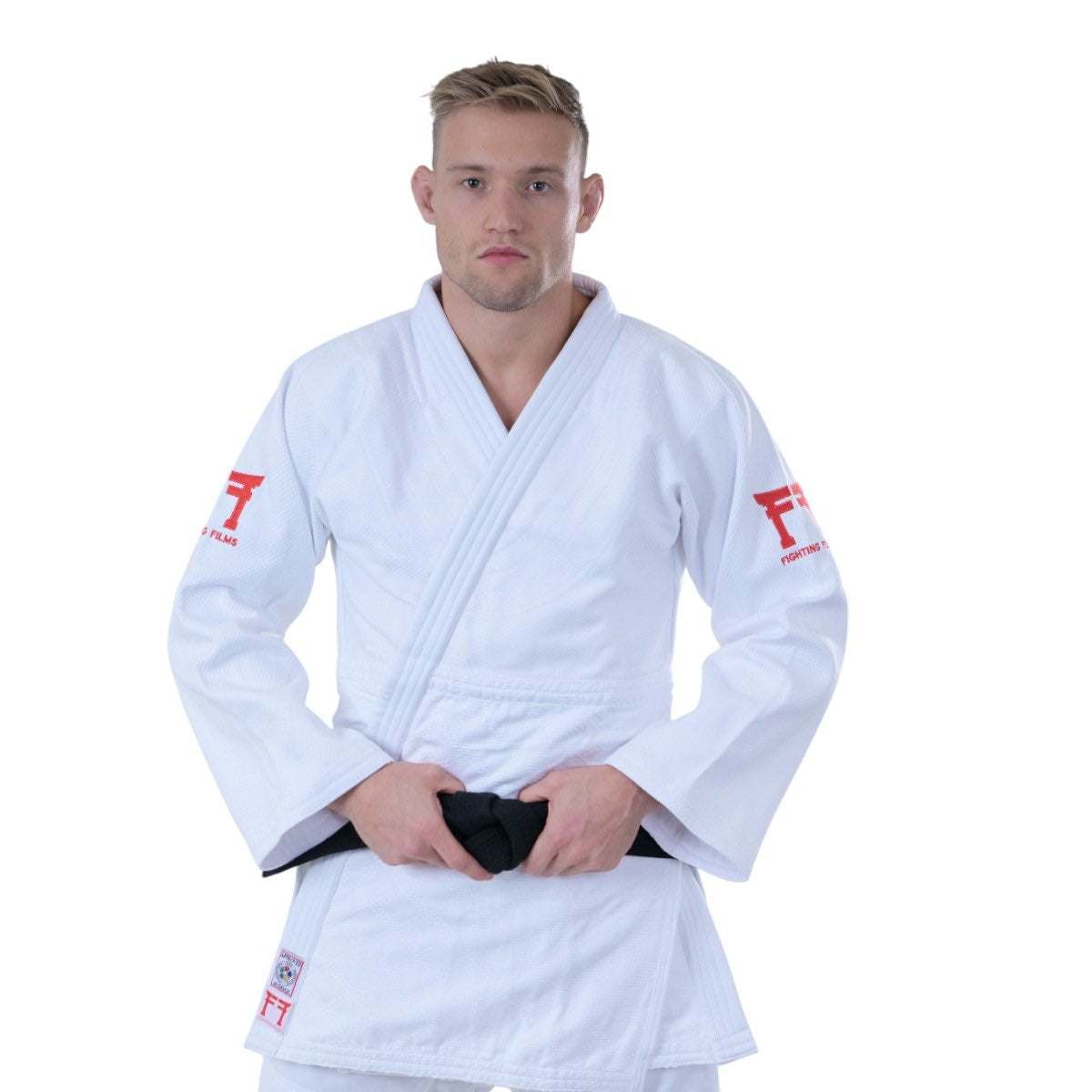 Kimono de Judo IJF Fighting Films Superstar 750 coupe cintrée certifié compétition avec logo rouge à l'épaule