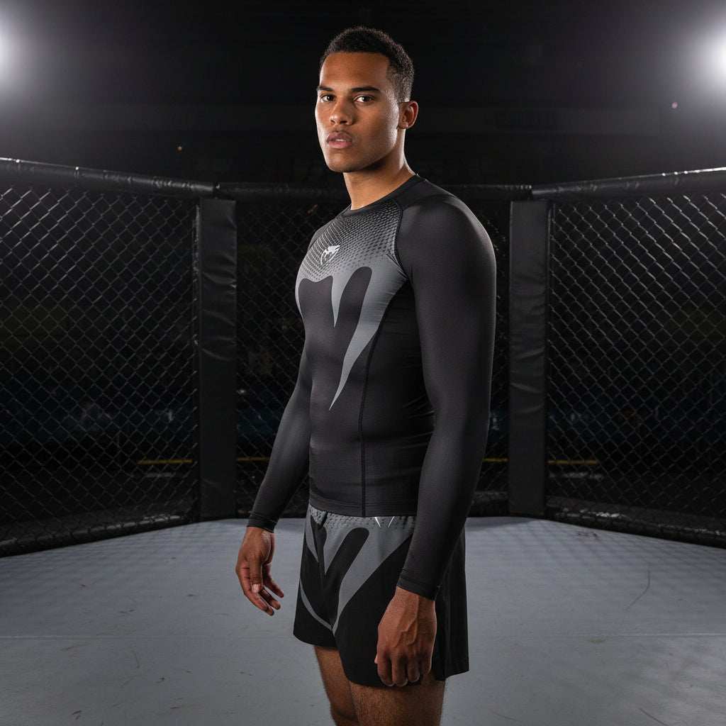 Rashguard Venum No-Gi noir et gris argenté pour le jiu-jitsu brésilien et le MMA