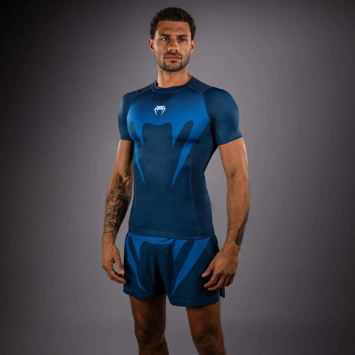 Rashguard Venum No Gi noir et blanc compression haute performance JJB MMA