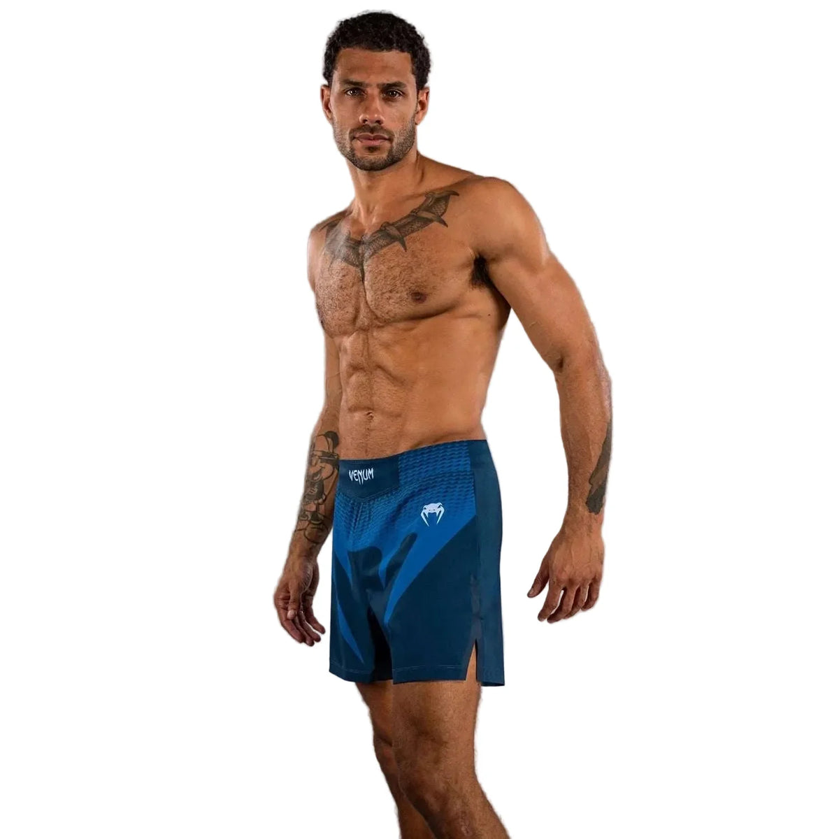 Short de Combat Venum noir et blanc pour Jiu-Jitsu Brésilien no-gi et MMA, léger et résistant, approuvé IBJJF.