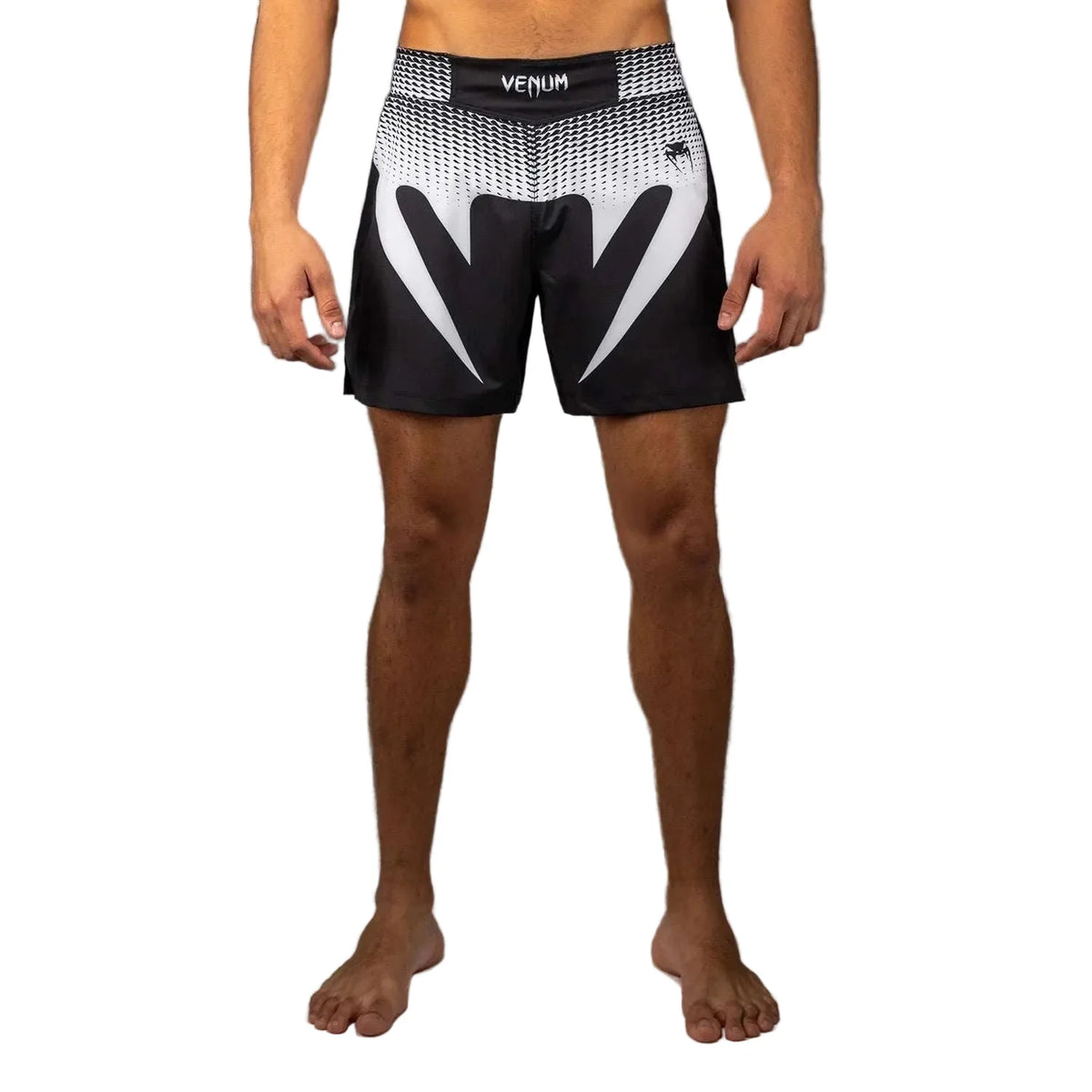 Short de Combat Venum noir-blanc léger et résistant pour Jiu-Jitsu Brésilien No Gi et MMA