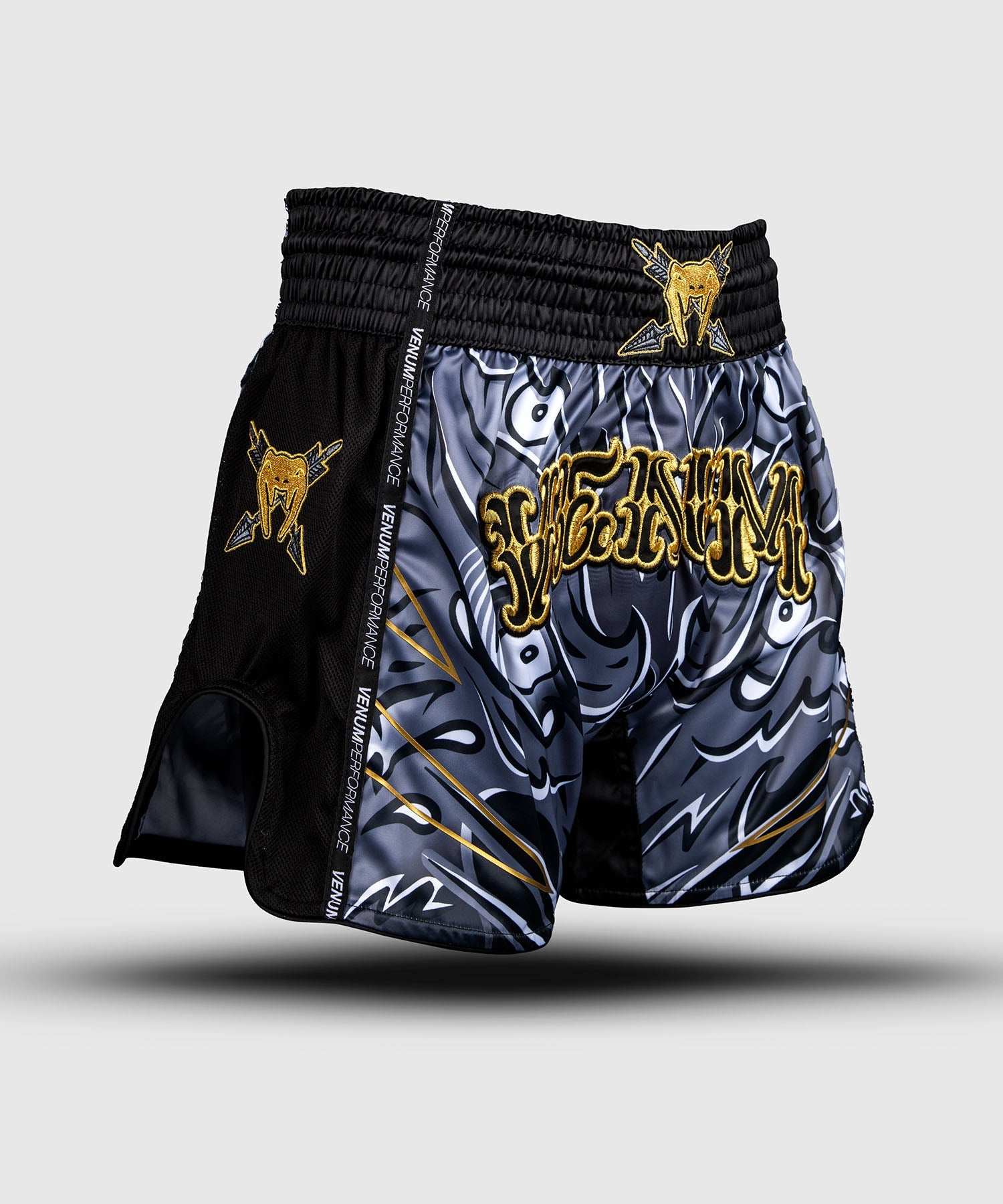 Short de Muay Thaï Venum Wolf Atak noir gris léger à séchage rapide avec fentes latérales et ceinture traditionnelle
