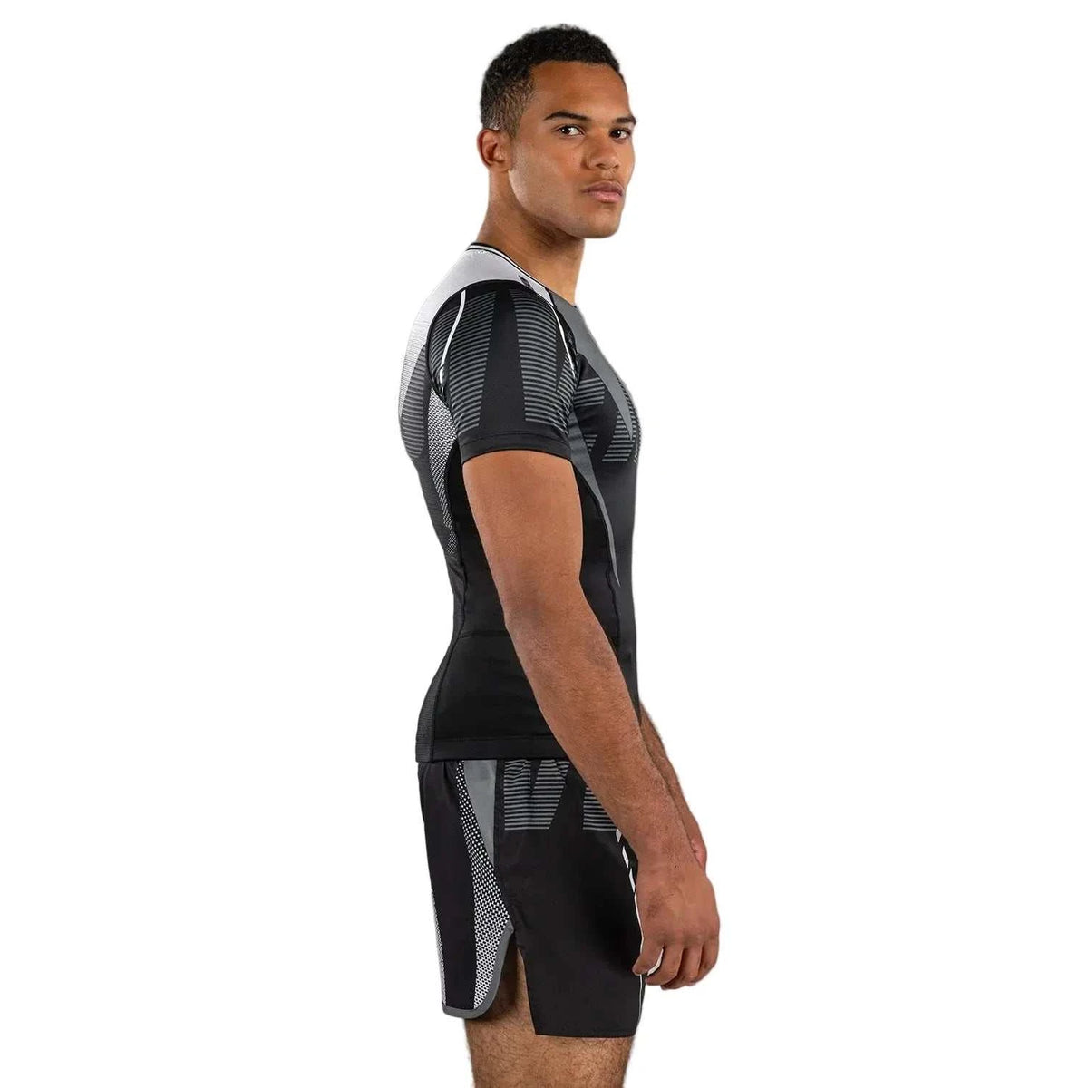 Rashguard Adrenaline Venum noir argent gris pour MMA et grappling