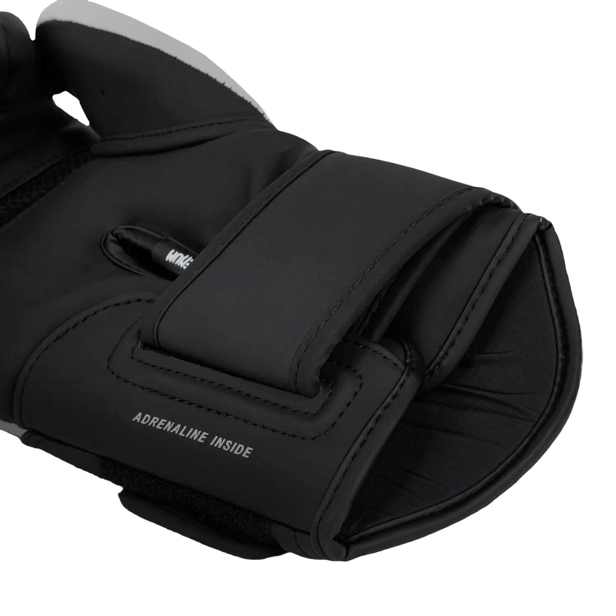 Gants de boxe Venum Challenger 4.0 noir et blanc en cuir synthétique avec mousse triple densité et maintien velcro renforcé