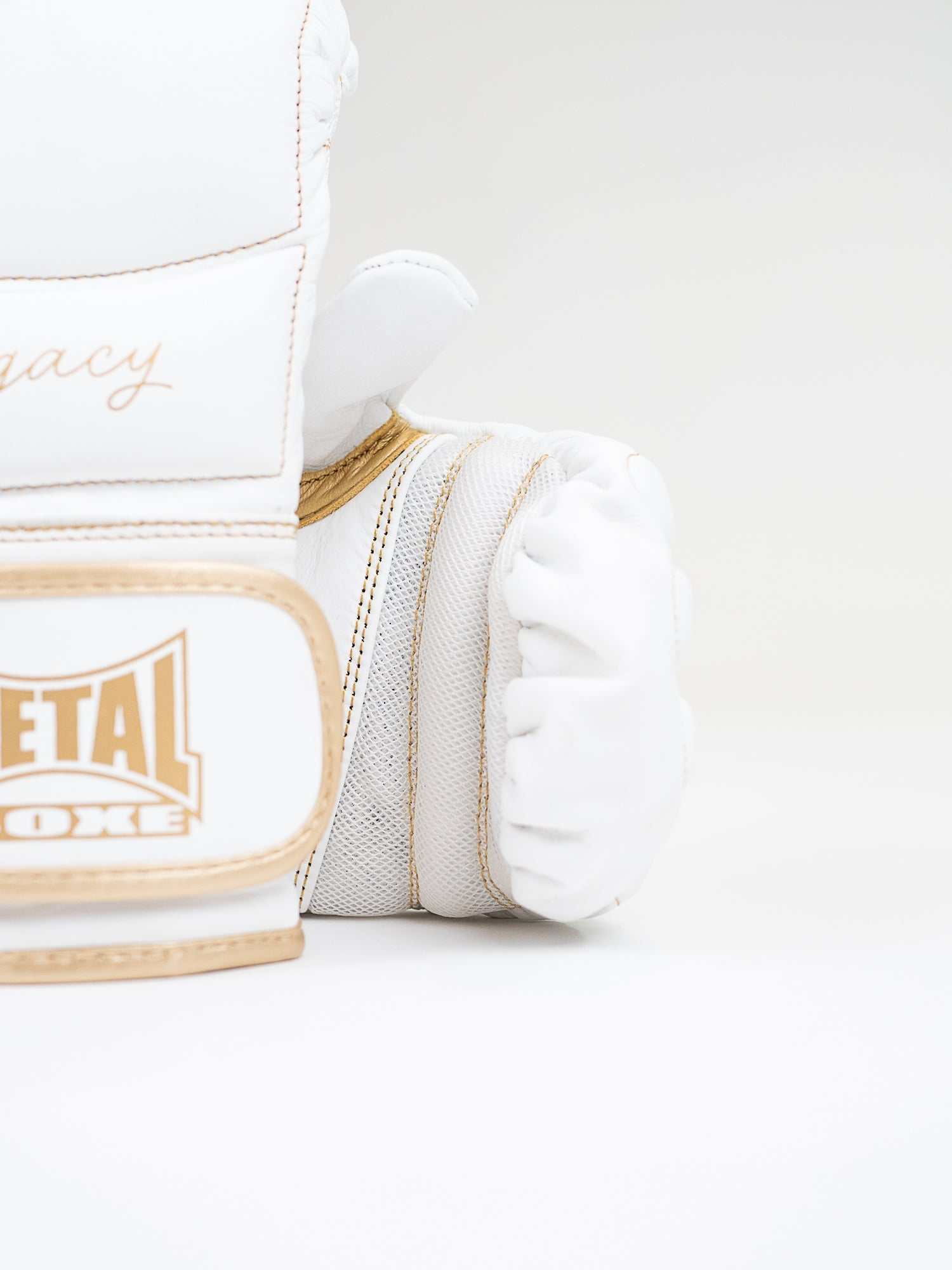 Gants de sac Metal Boxe Legacy blancs en cuir avec aération Windtech pour entraînement de boxe