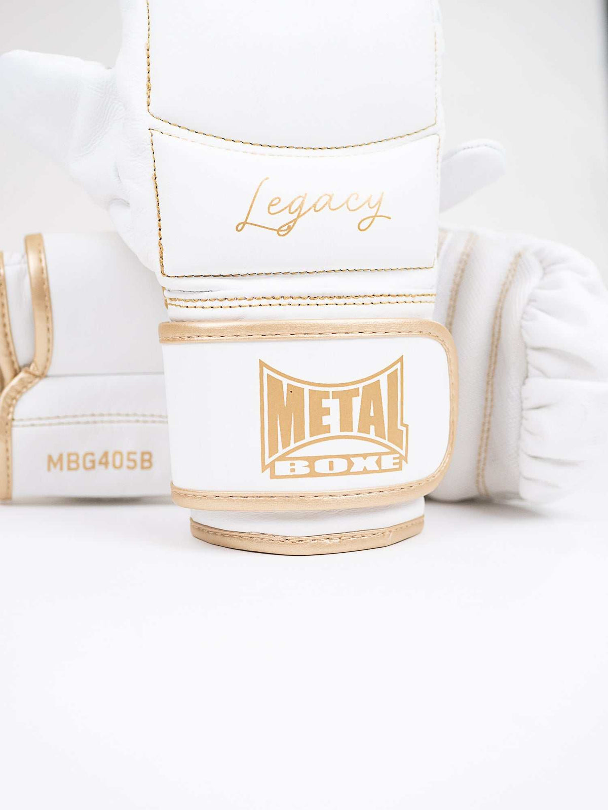 Gants de sac Metal Boxe Legacy blancs en cuir avec système d'aération Windtech pour entraînement durable