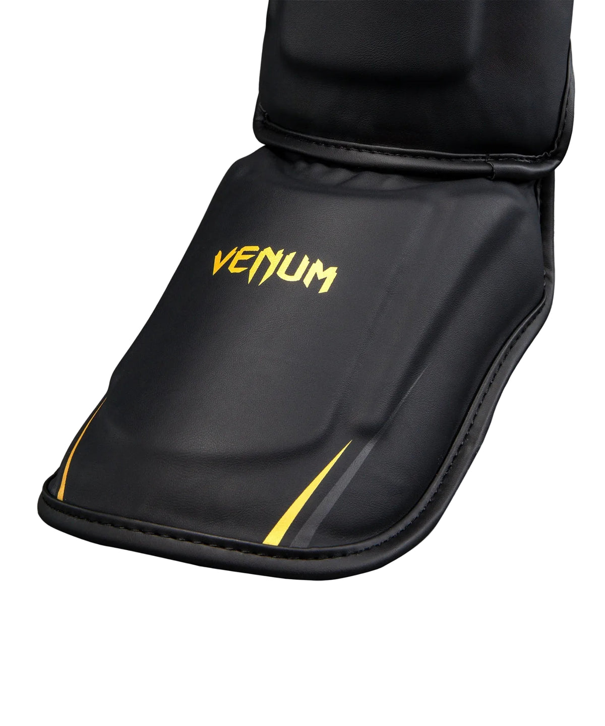 Protège-tibias Venum G-Core Noir/Or disponible à la Boutique des Arts Martiaux