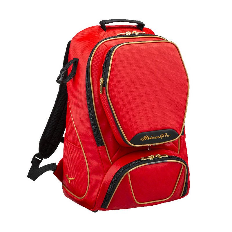 Sac à dos Mizuno Pro rouge avec multiples compartiments et bretelles rembourrées pour sports de combat