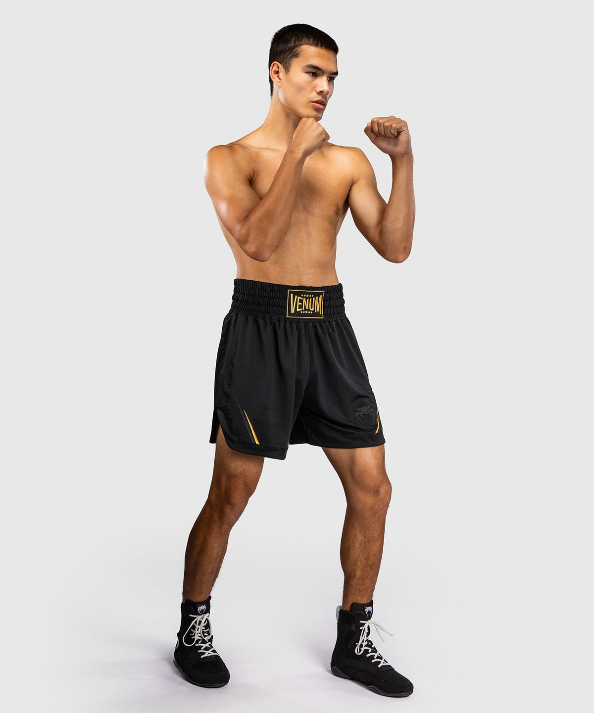 Short de Boxe Venum G-Core Noir/Or disponible à la Boutique des Arts Martiaux