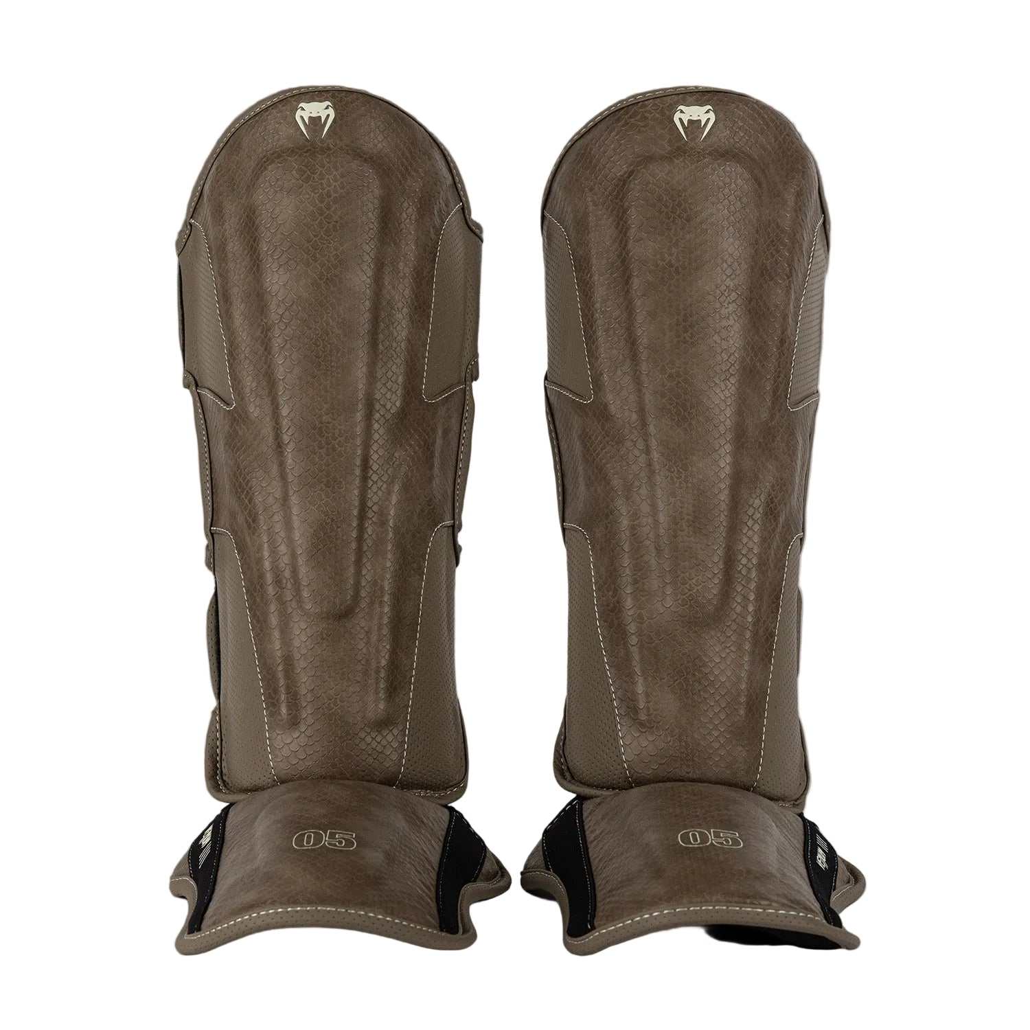 Protège-tibias Venum Impact Evo Scales marron en cuir Skintex premium pour kickboxing, boxe thaï et MMA