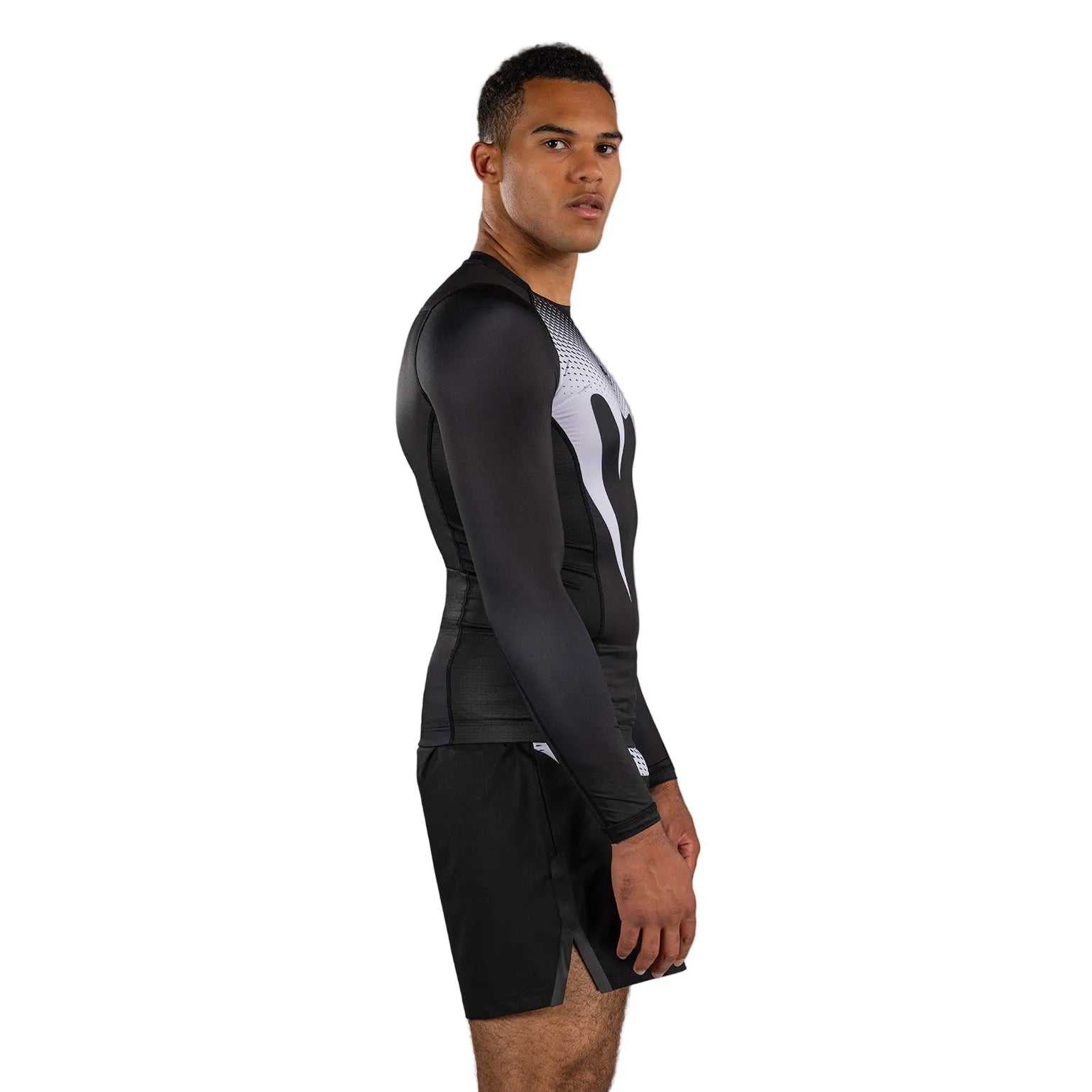 Rashguard JJB manches longues Venum No Gi noir et blanc homologué IBJJF pour jiu-jitsu et MMA