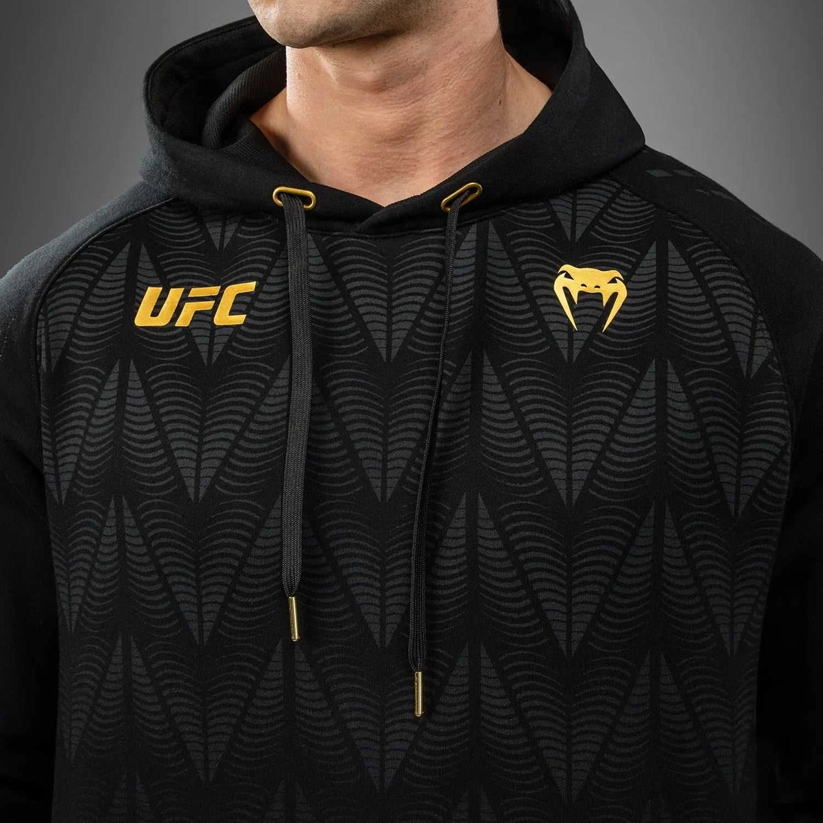 Hoodie Venum UFC Zenith Replica noir et or pour entraînement et lifestyle MMA