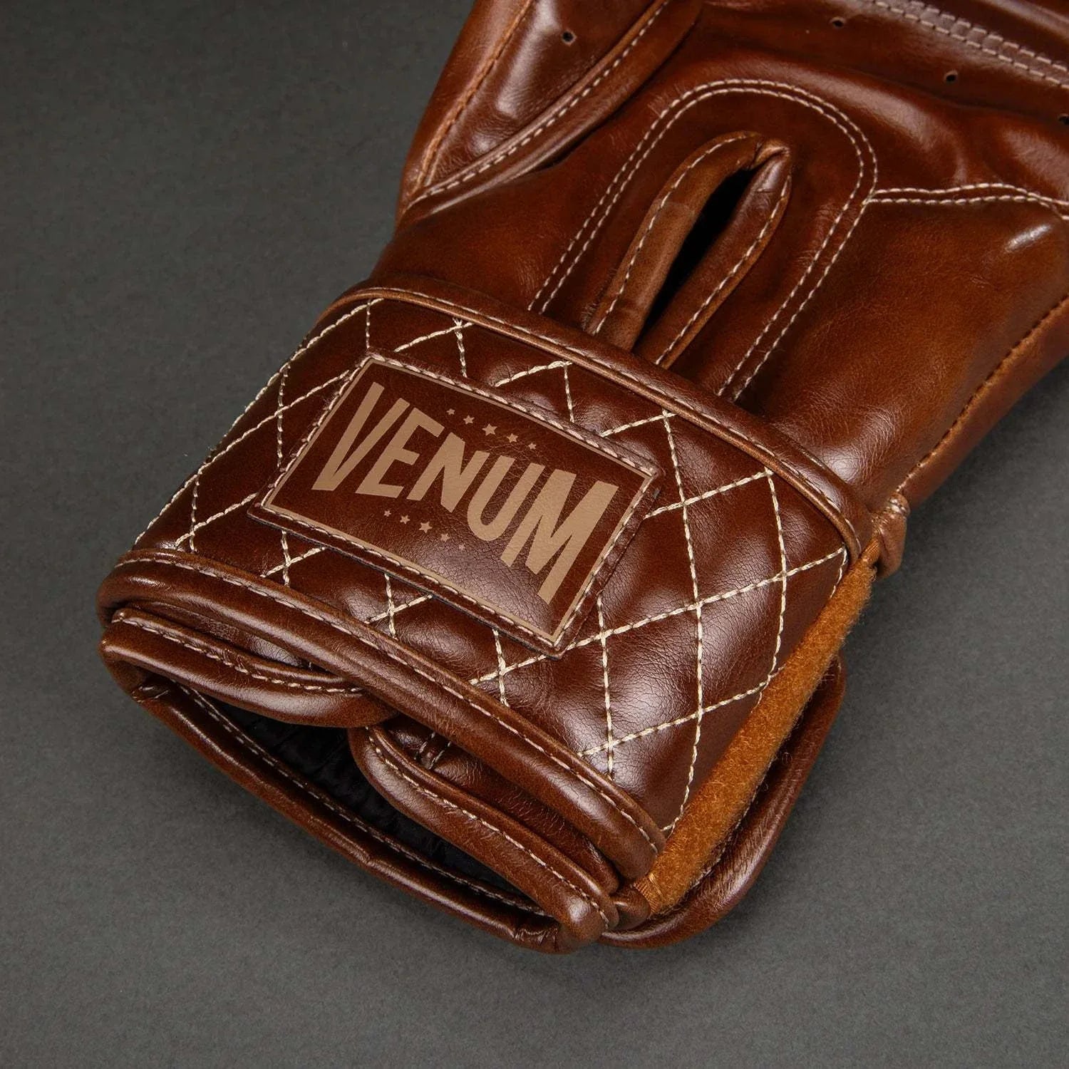 Gants de boxe Venum Impact Classic Havana en cuir brillant pour entraînement intensif