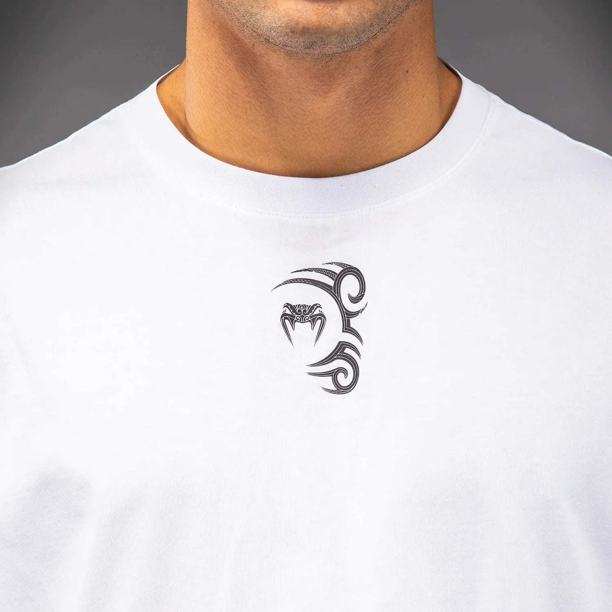 T-shirt Venum x Mike Tyson Tiger noir avec design tigre iconique pour sports de combat