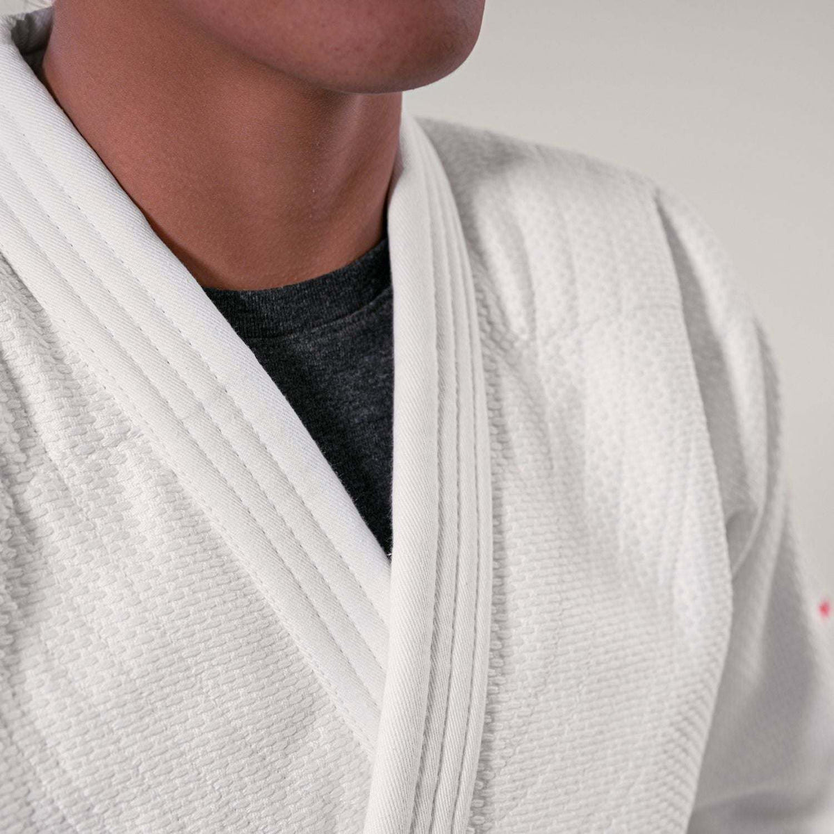 Kimono de Judo IJF Fighting Films 650 Super Slim blanc pour jeunes judokas