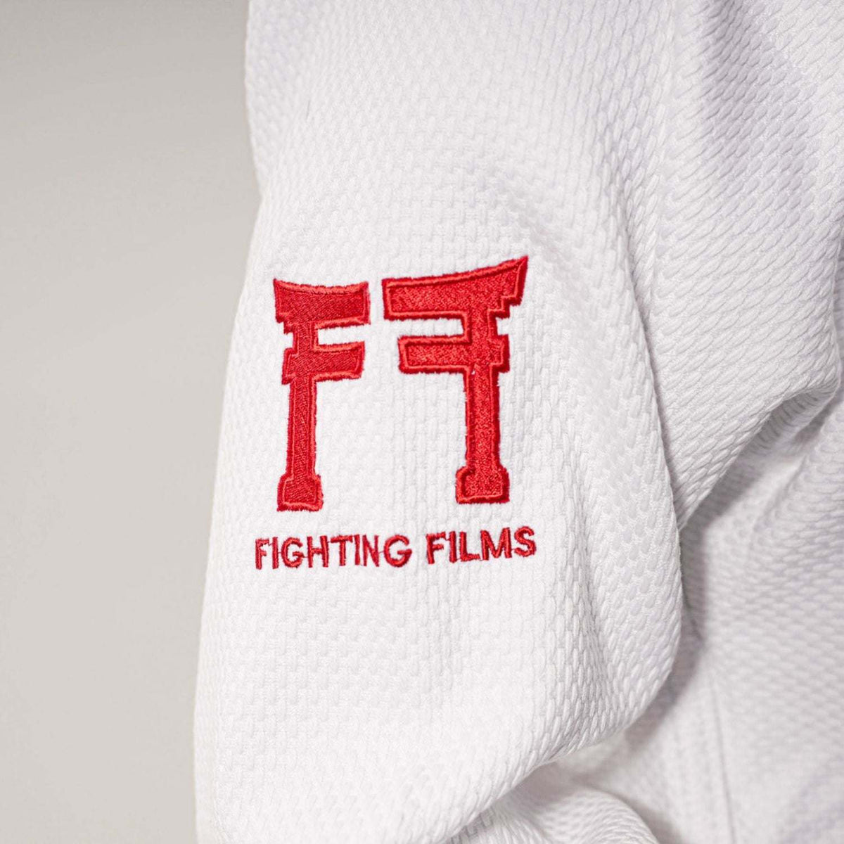 Kimono de Judo IJF Fighting Films 650 Super Slim blanc pour jeunes judokas