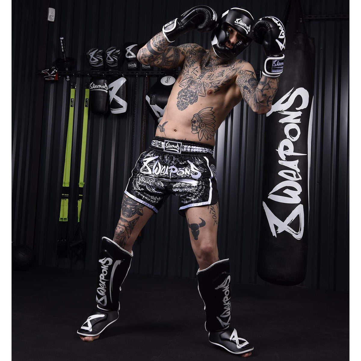 Casque de boxe 8 WEAPONS Unlimited noir et blanc avec protection mousse haute densité