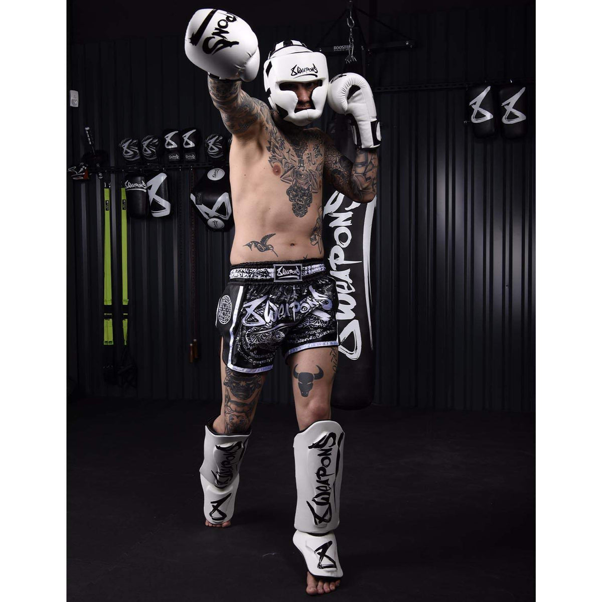 Casque de boxe 8 WEAPONS Unlimited blanc noir avec protection renforcée et ajustement précis