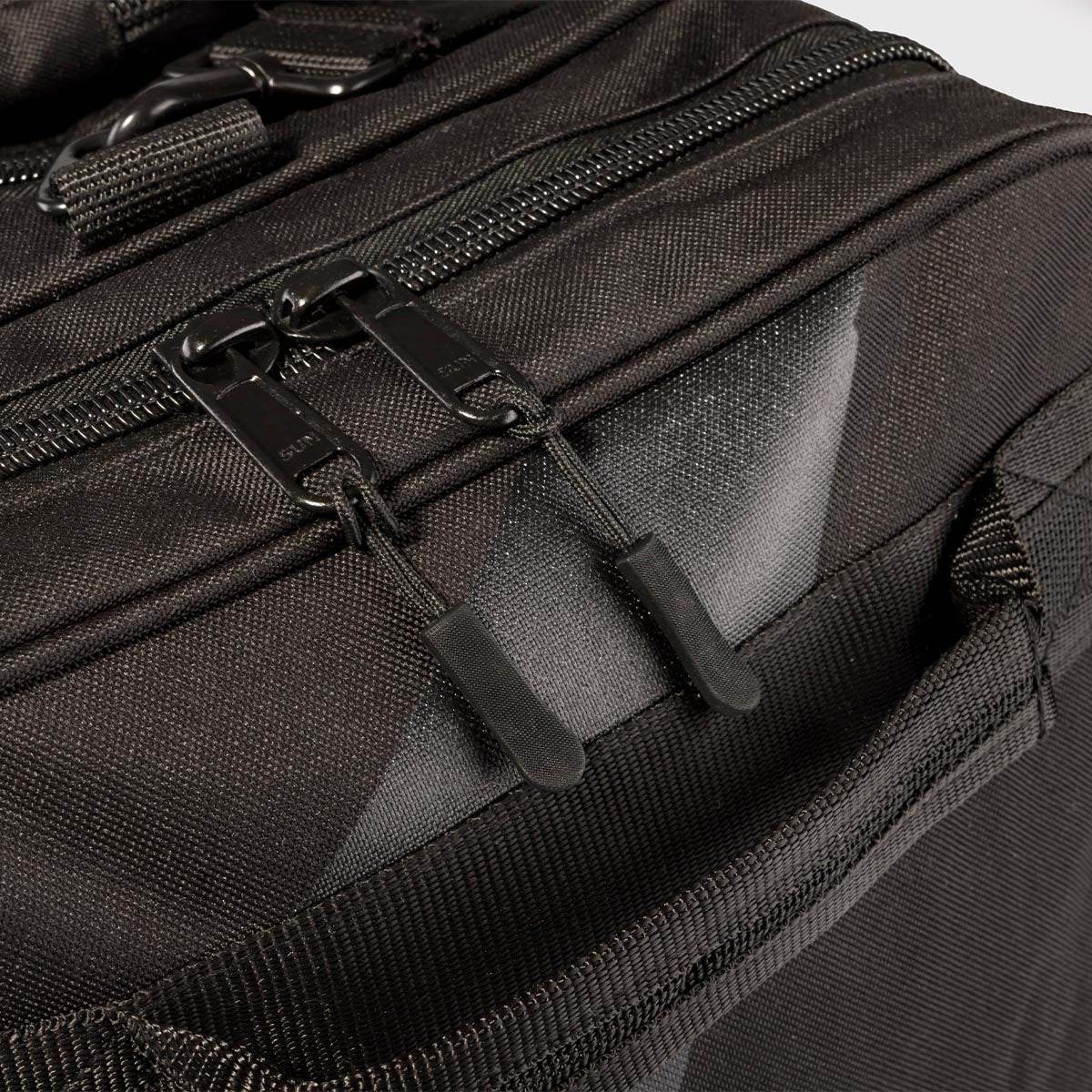 Sac de sport 8 WEAPONS noir grande capacité pour équipement sports de combat