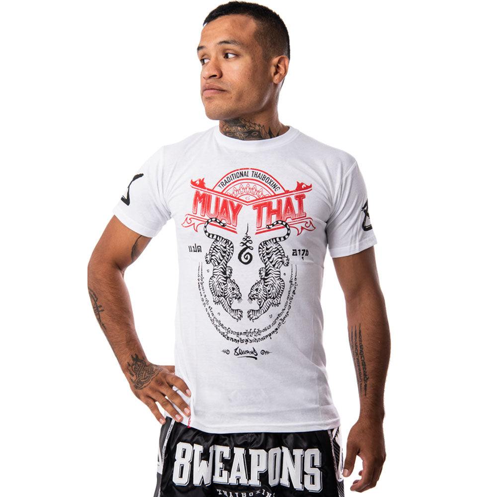 T-shirt blanc 8 WEAPONS Sak Yant Tigers Muay Thaï avec motifs sacrés et tigres symboliques