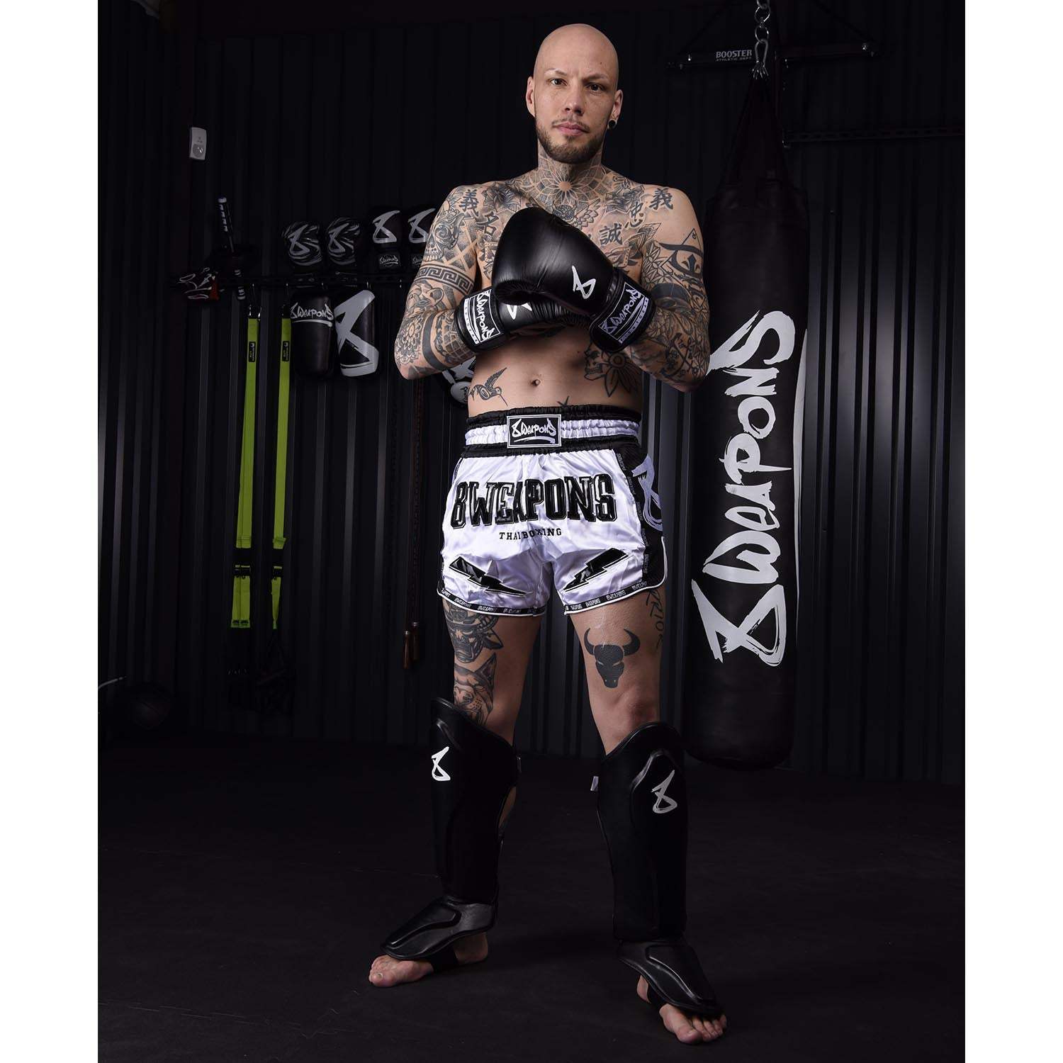 Gants de boxe 8 WEAPONS PURE noir et blanc avec mousse haute densité et fermeture velcro large