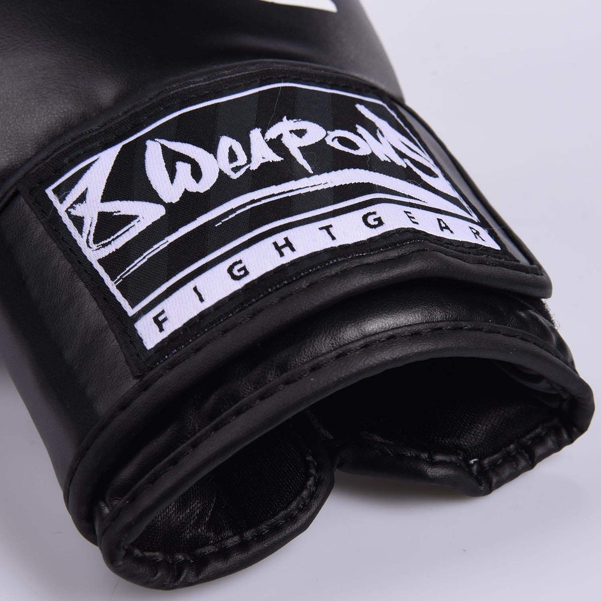 Gants de boxe 8 WEAPONS Pure noir et blanc avec mousse haute densité et fermeture velcro large