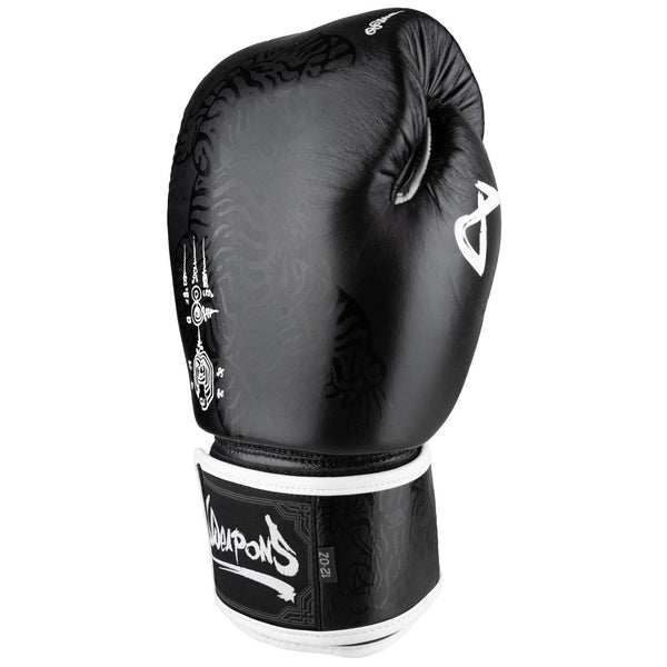 Gants de boxe noirs 8 WEAPONS Sak Yant Big Tiger en cuir véritable pour boxe, Muay Thaï et kickboxing