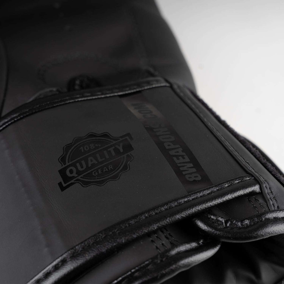 Gants de boxe 8 WEAPONS Unlimited 2.0 noirs avec mousse haute densité et fermeture velcro