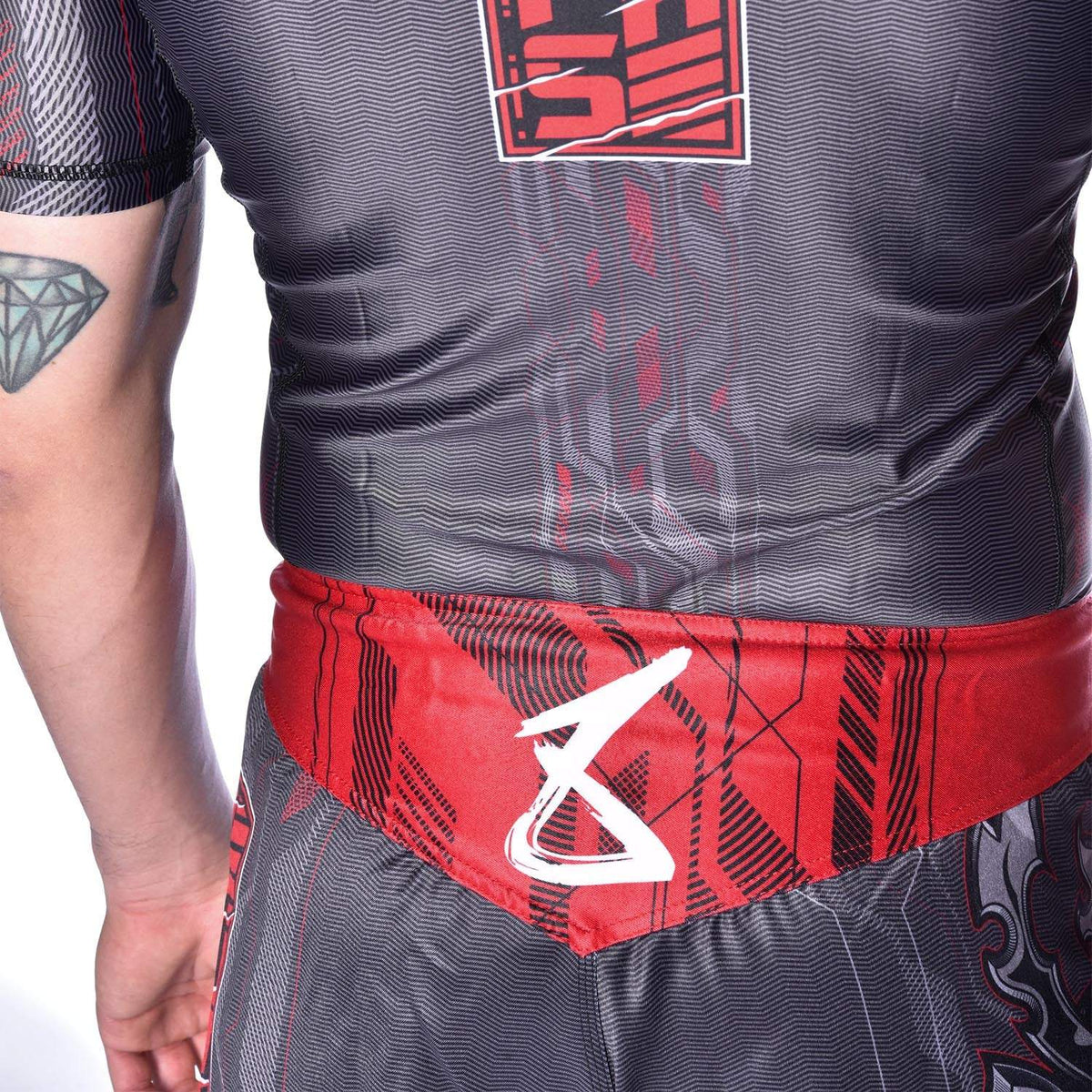 Fightshort 8 WEAPONS noir et rouge style samouraï pour combat et entraînement