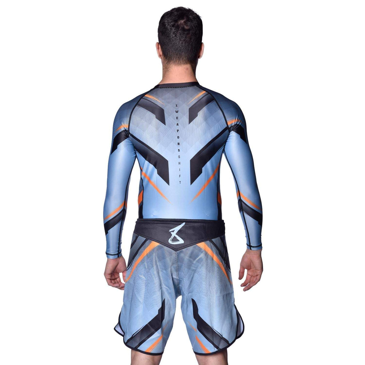 Short de combat Fightshort 8 WEAPONS gris glacé et orange, léger et résistant, coupe ergonomique avec fentes latérales.