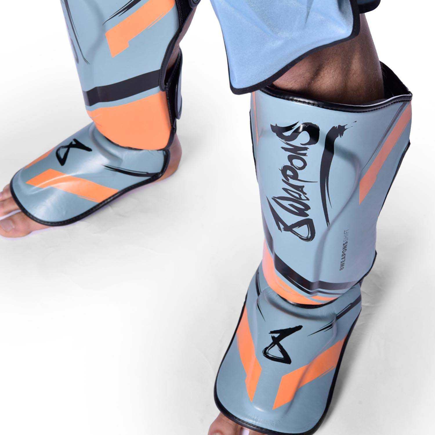 Protège-tibias 8 WEAPONS Shift gris glacé orange pour sports de combat pieds-poings