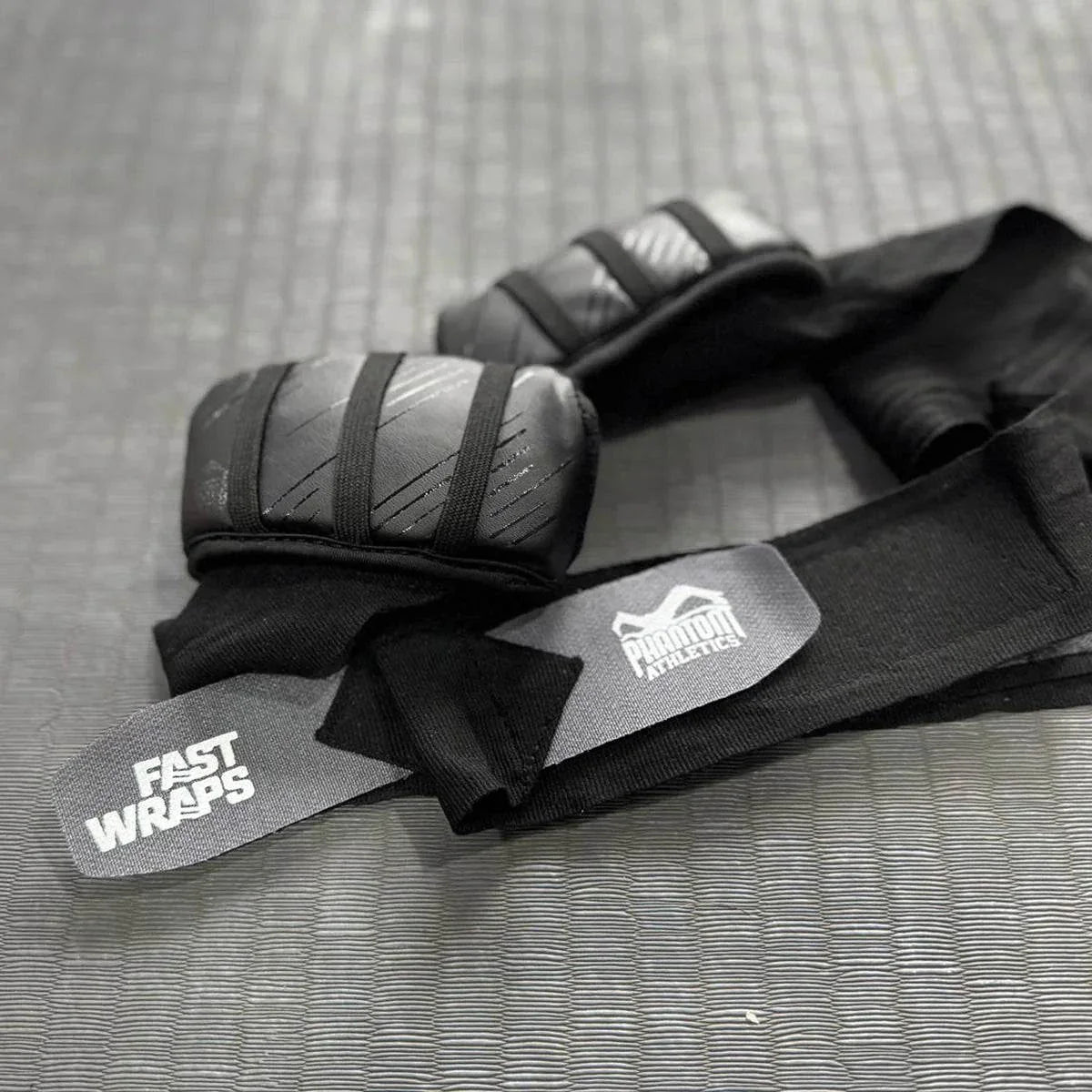 Bandages Fastwraps Speed noirs Phantom Athletics pour protection et stabilité du poignet en boxe et MMA