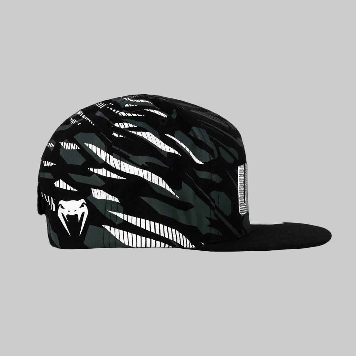 Casquette UFC Fusion Venum noir et or avec logo UFC métallique et fermeture snapback
