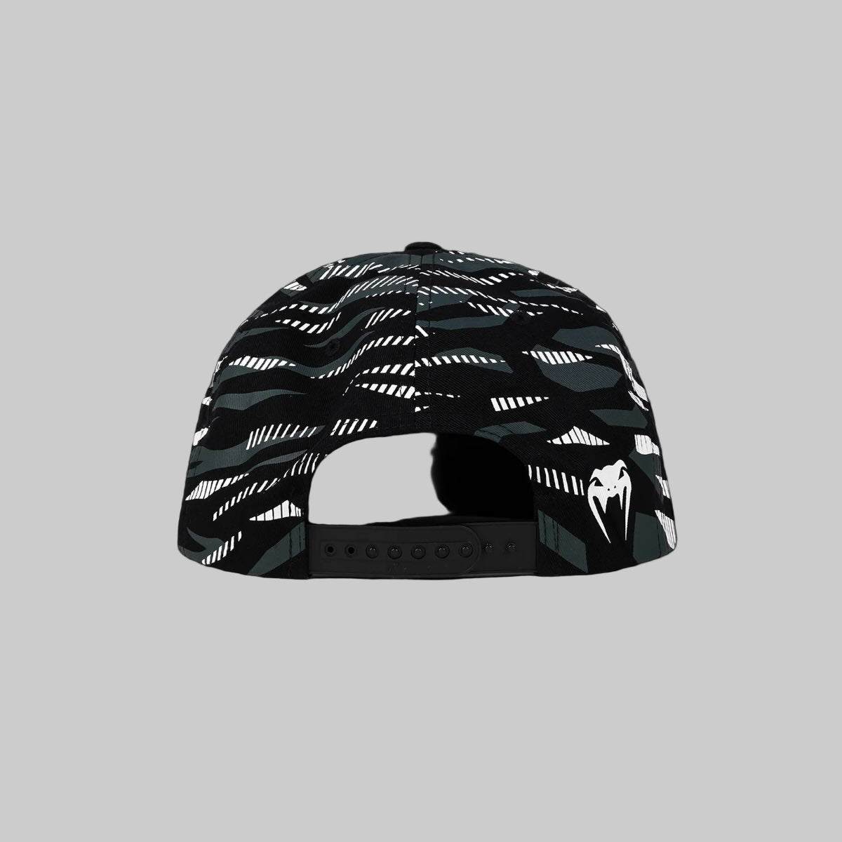 Casquette UFC Fusion Venum noir et or avec logo UFC métal et animaux jacquard pour fans de MMA
