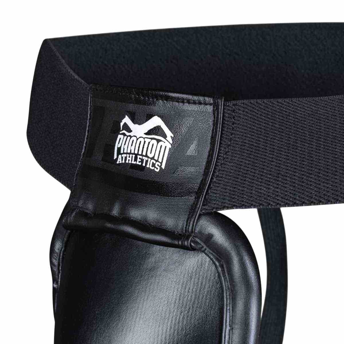 Coquille Muay Thai Phantom APEX Titan noire avec tasse métallique et ceinture élastique large pour protection et confort optimal