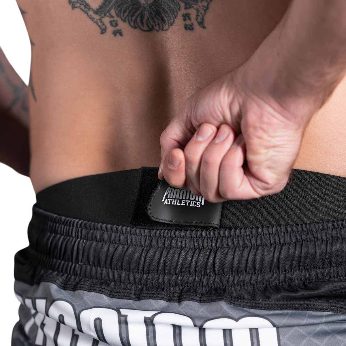 Coquille Muay Thai Phantom Athletics APEX Titan noire avec tasse métallique et ceinture élastique pour protection optimale