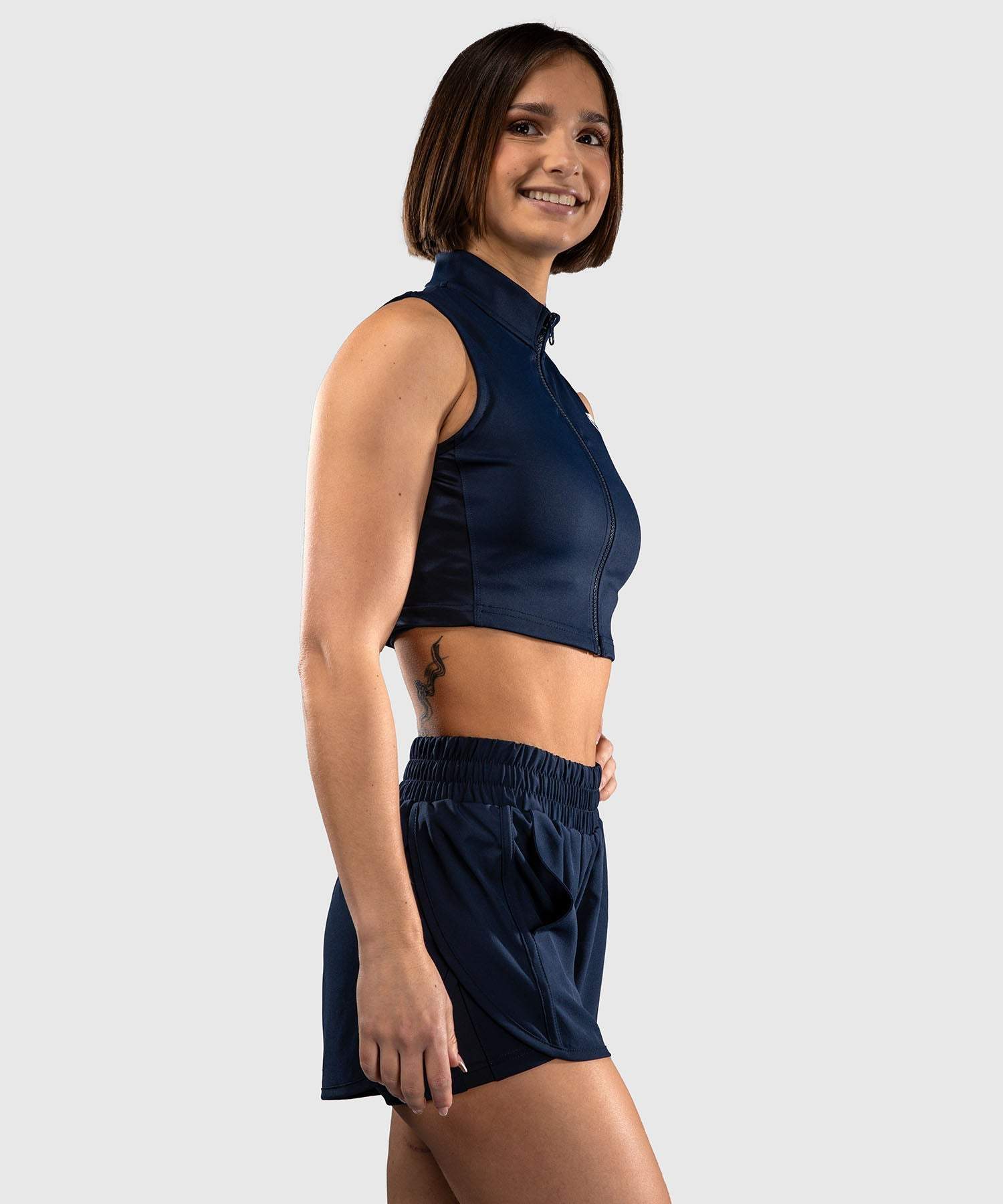Crop top pour femme Venum Sculpt Shape bleu marine, haut technique breathable et ajusté pour training