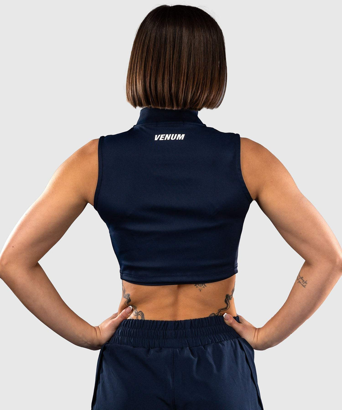 Crop top pour femme Venum Sculpt Shape bleu marine pour training et fitness