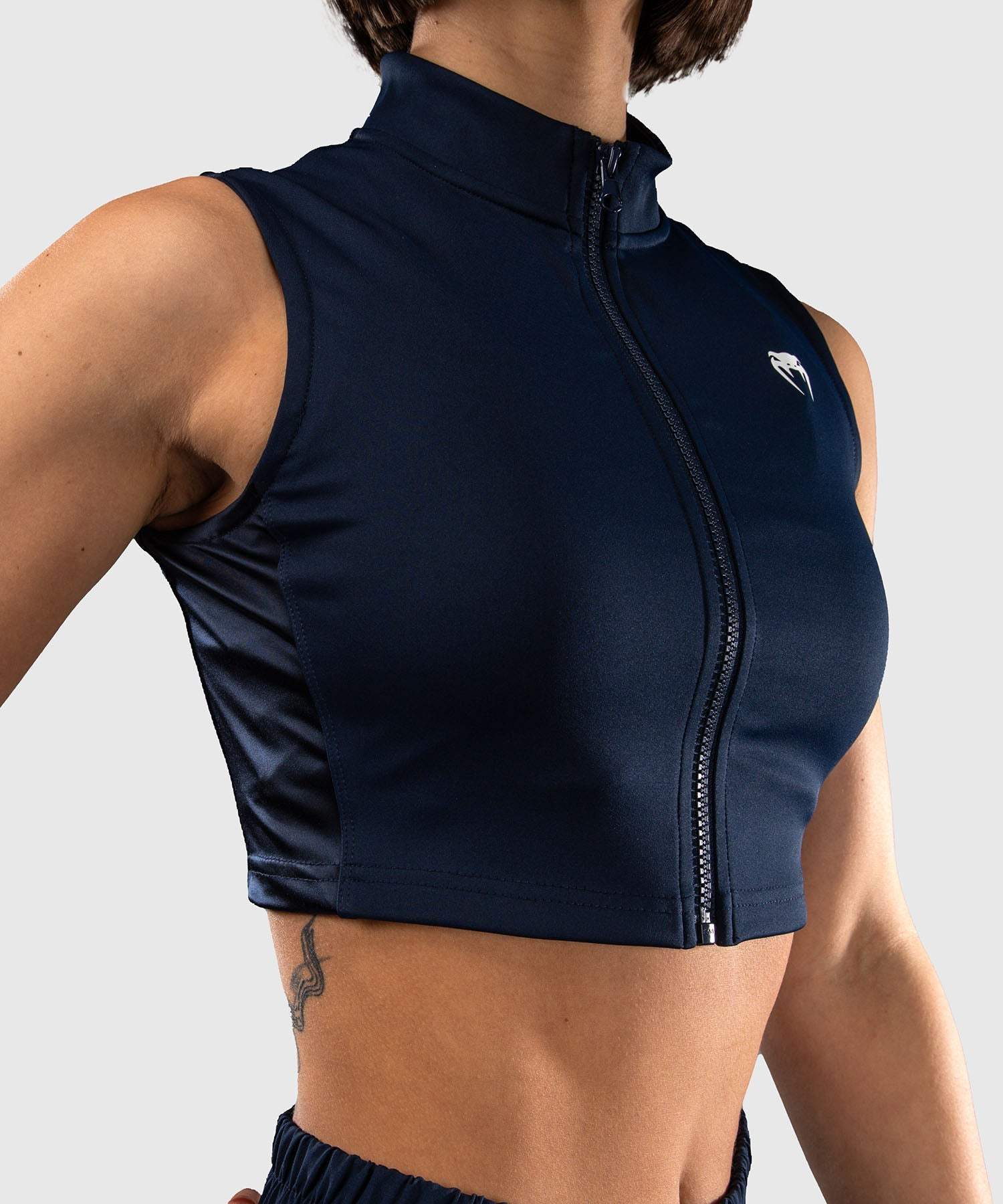 Crop top pour femme Venum Sculpt Shape bleu marine pour training et fitness confortable et respirant