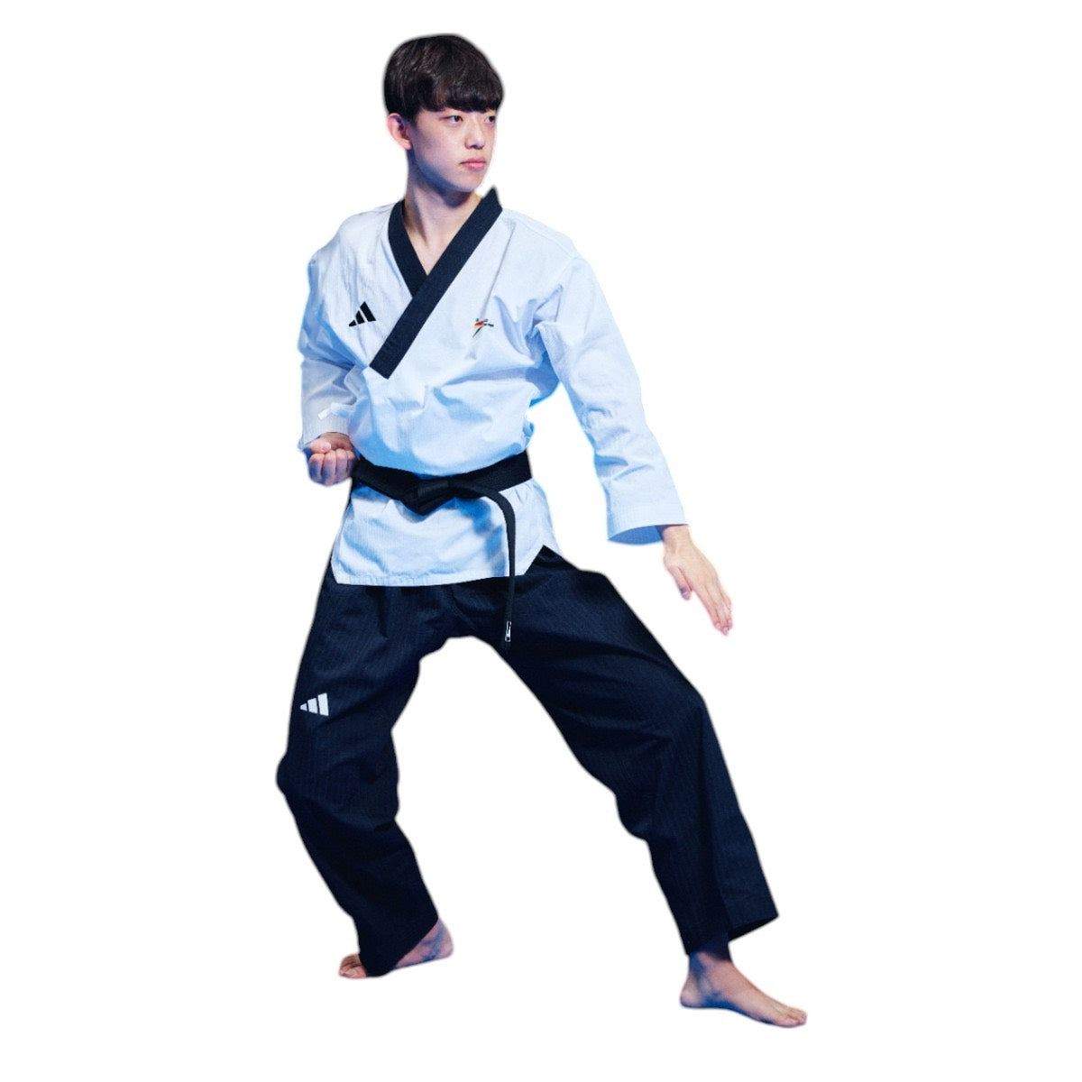Dobok Taekwondo Adidas Poomsae Homme WT – Tenue Officielle Homologuée