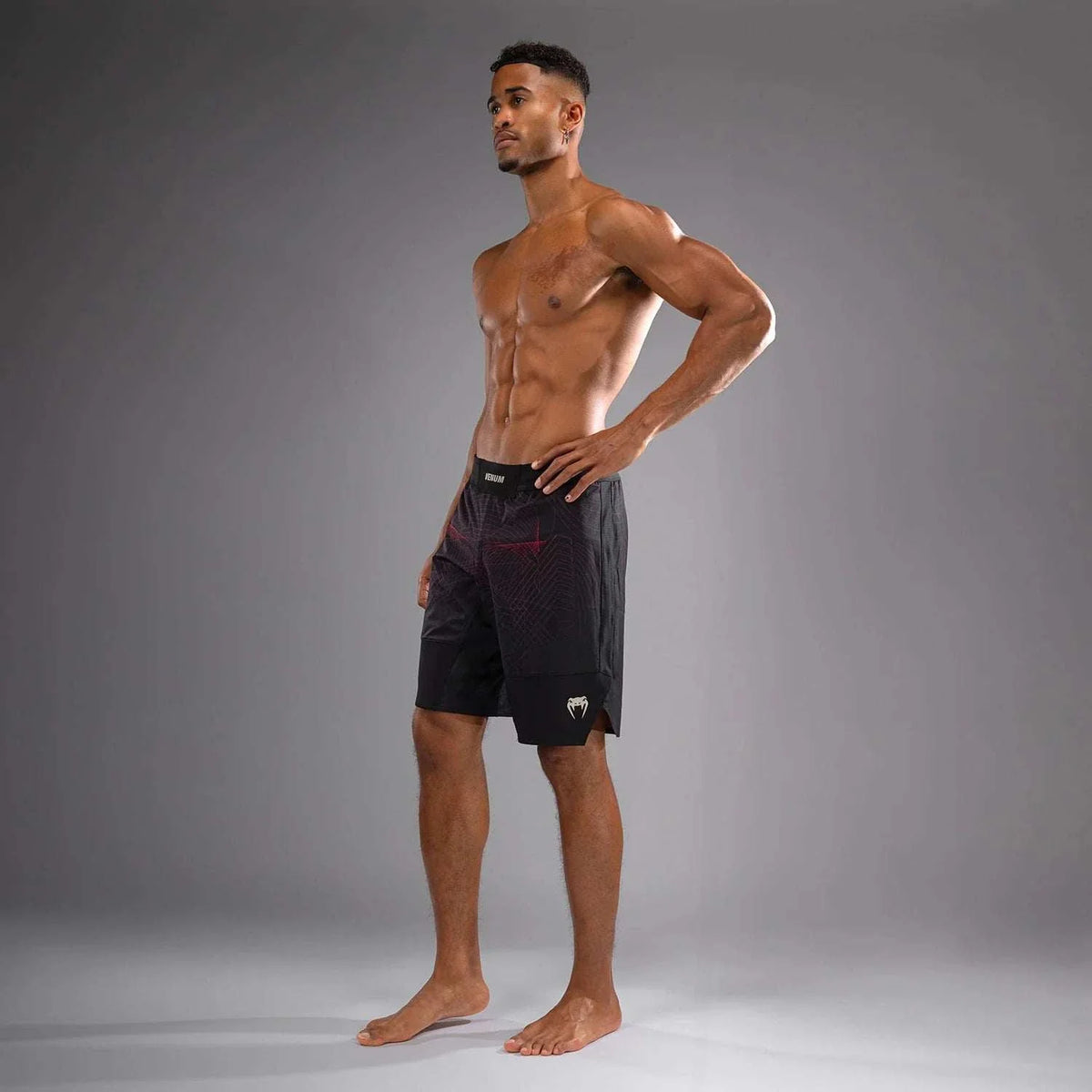 Short de combat Venum G-Fit Air noir rouge, léger et flexible pour MMA et boxe