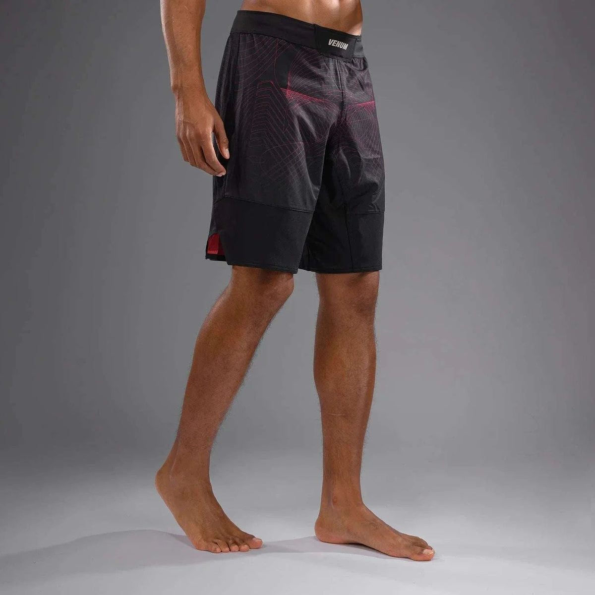 Fightshort Venum G-Fit Air noir rouge léger et flexible pour MMA et sports de combat