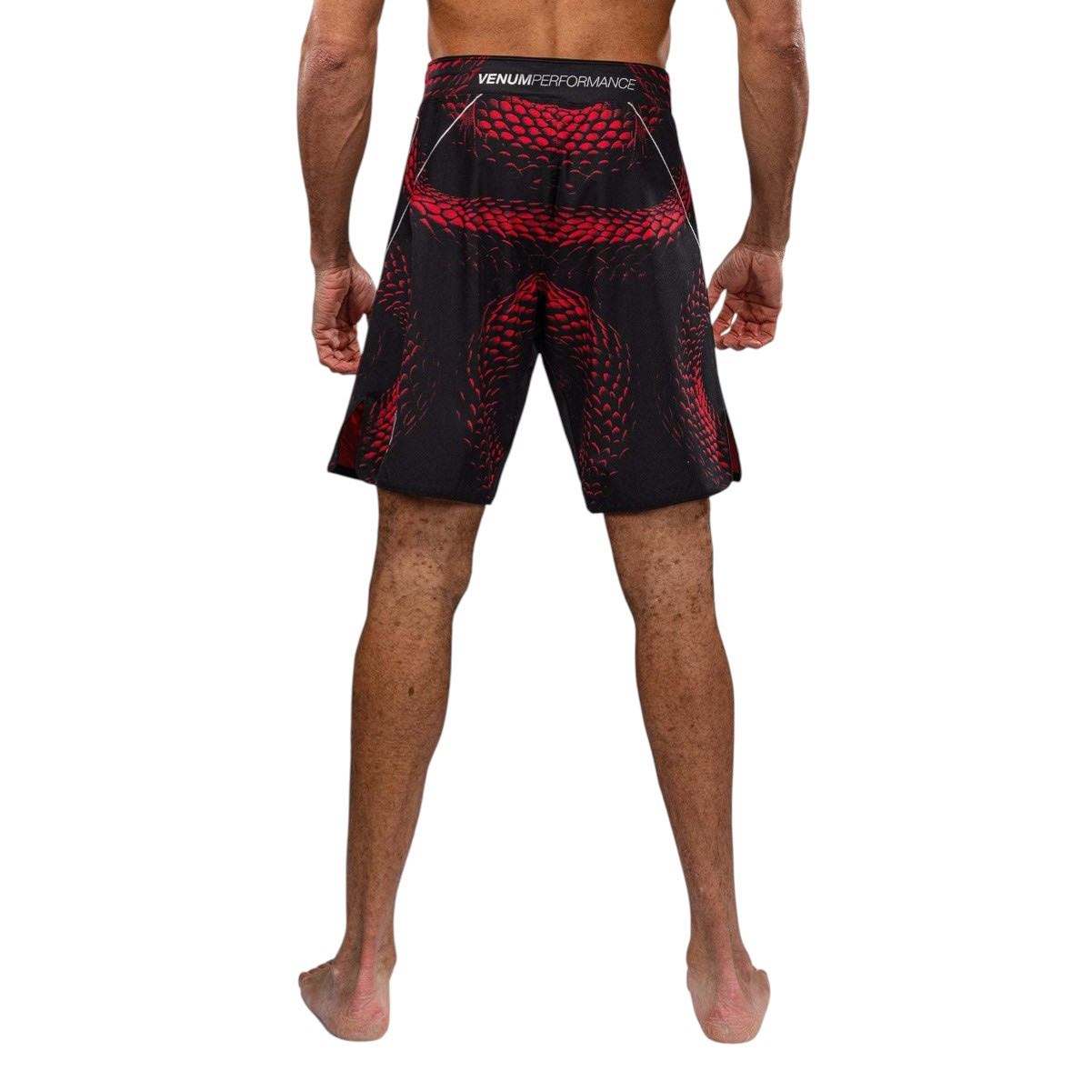 Fightshort Venum Matupa noir rouge argent pour MMA et grappling, léger et résistant avec taille cordon