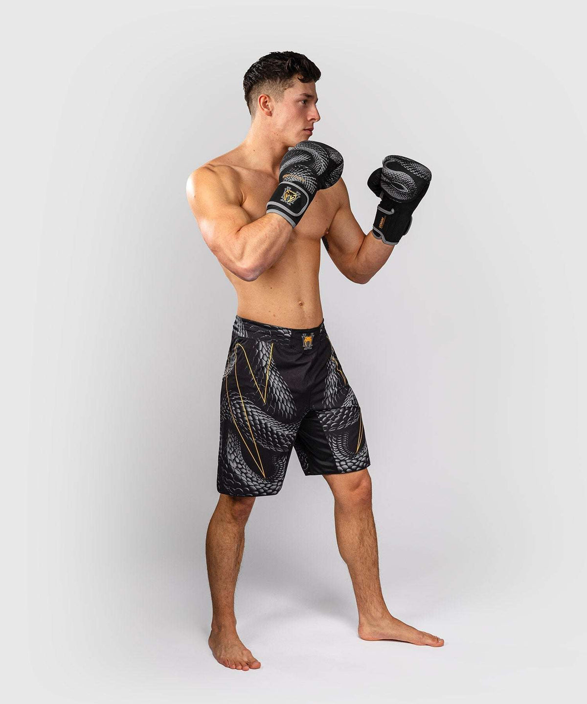 Fightshort Venum Matupa noir gris or, short MMA résistant et flexible pour grappling et entraînement